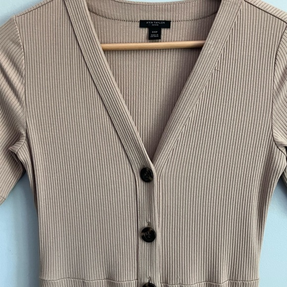 ANN TAYLOR Tan Ribbed Button Front Midi Dress Size XXSP - Picture 5 of 12